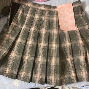Chuu-Korean style skirt,very new